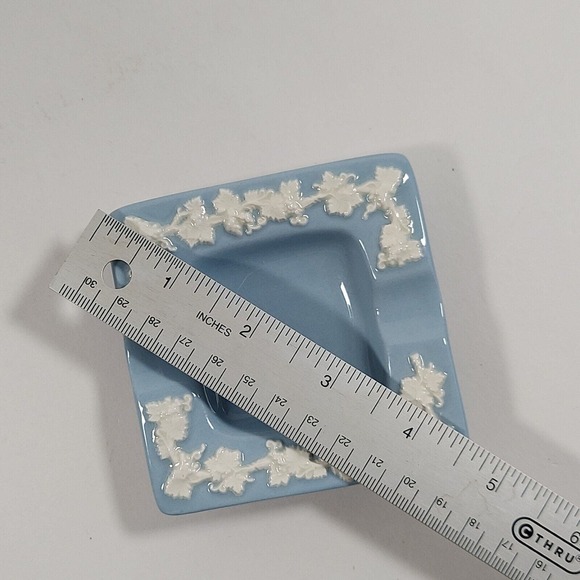 Wedgwood Queensware Embossed Ashtray Cream On Lavender Blue Etruria Small 3.25" - Picture 11 of 11